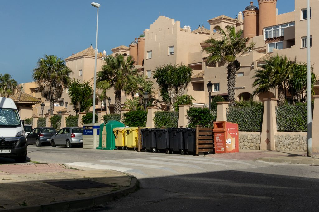 Spain facts - Garbage bins on the streets