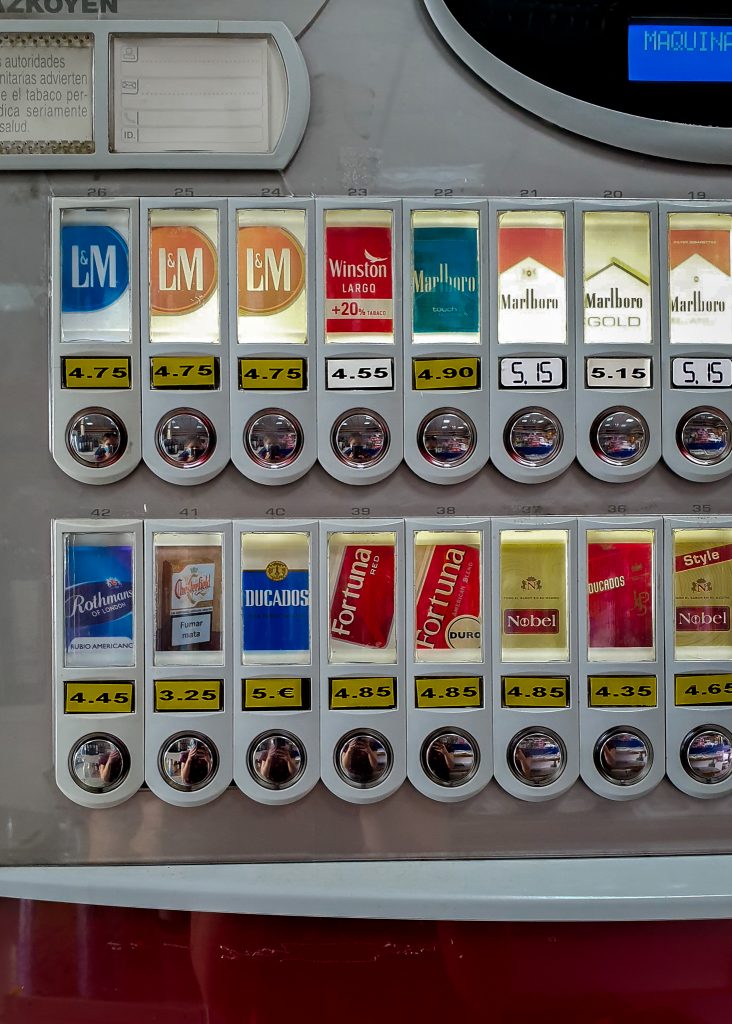 Fun facts about Spain - cigarette machines