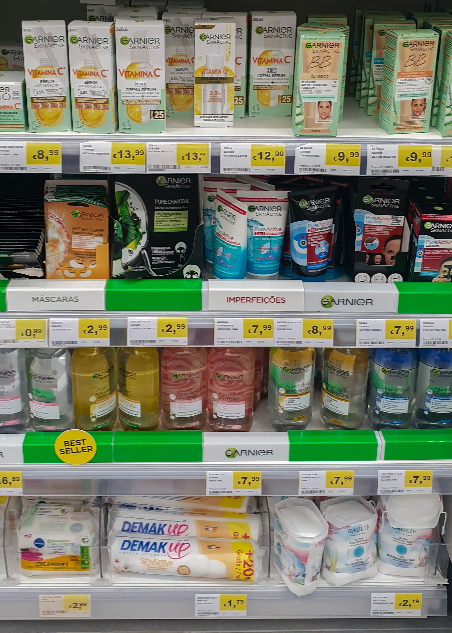 Costs of cosmetics in Portugal - makeup removal