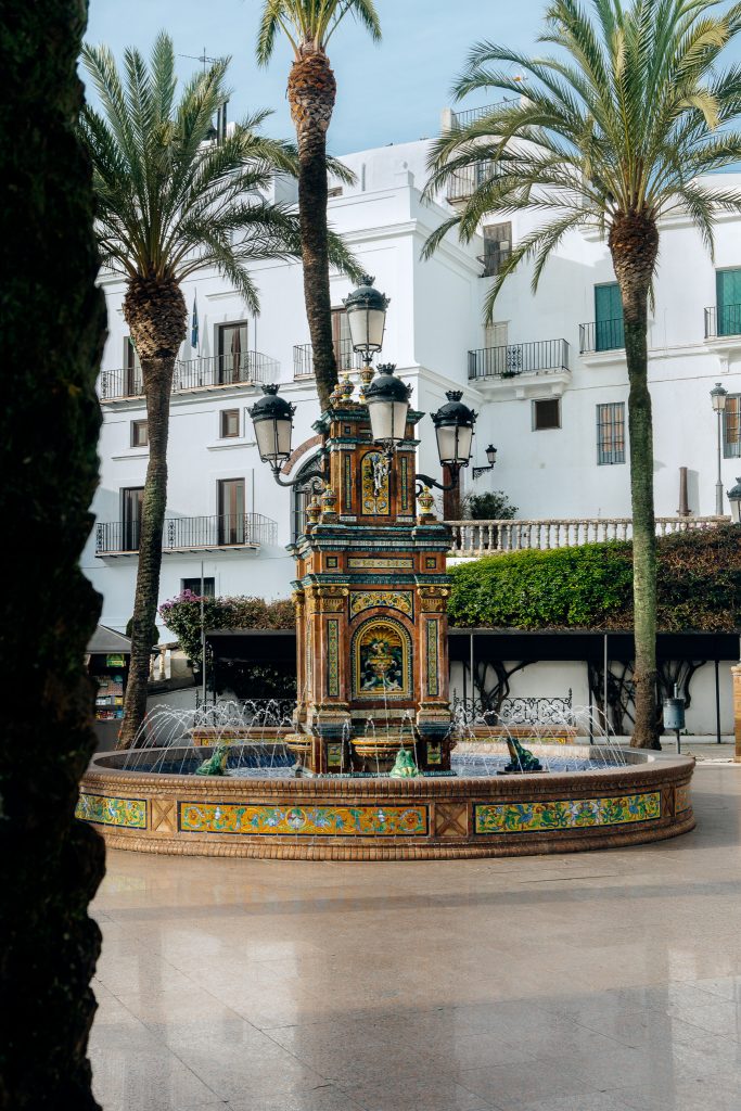 What to see in Vejer de la Frontera? Fountain on Plaza de Espana