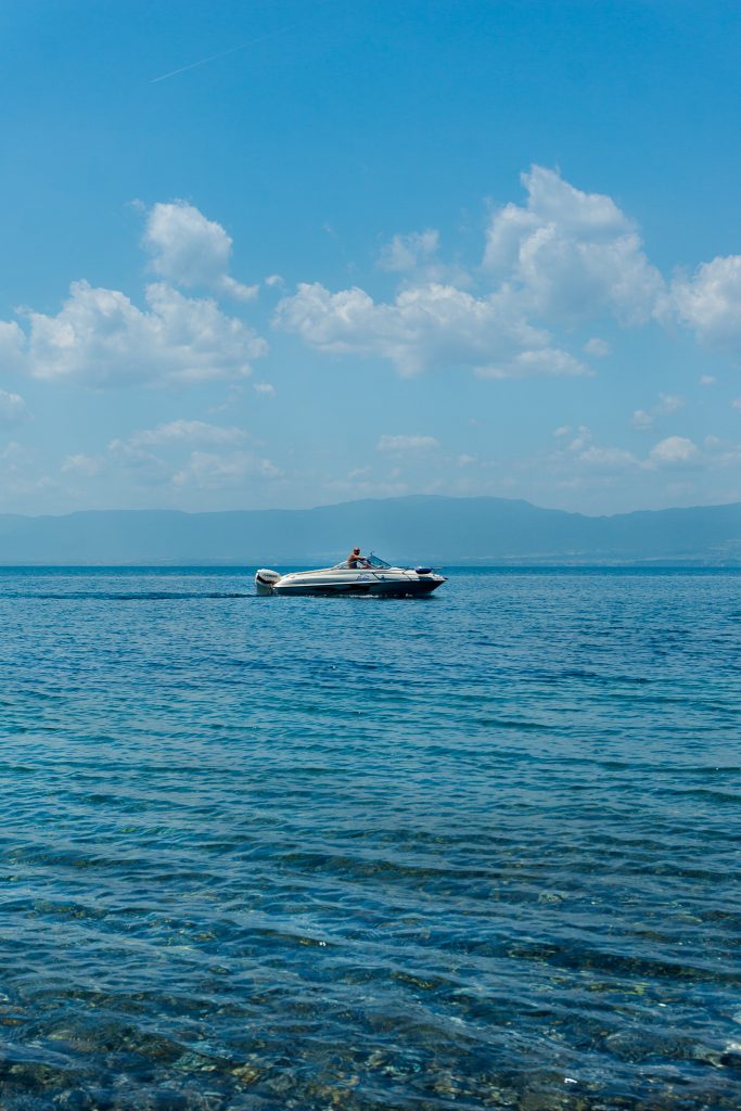 Watersport activities around Lake Geneva in Thonon-Les-Bains - rent a boat