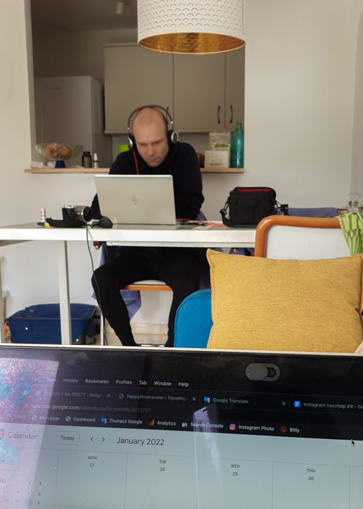 Digital Nomad working in airbnb apartment in Spain