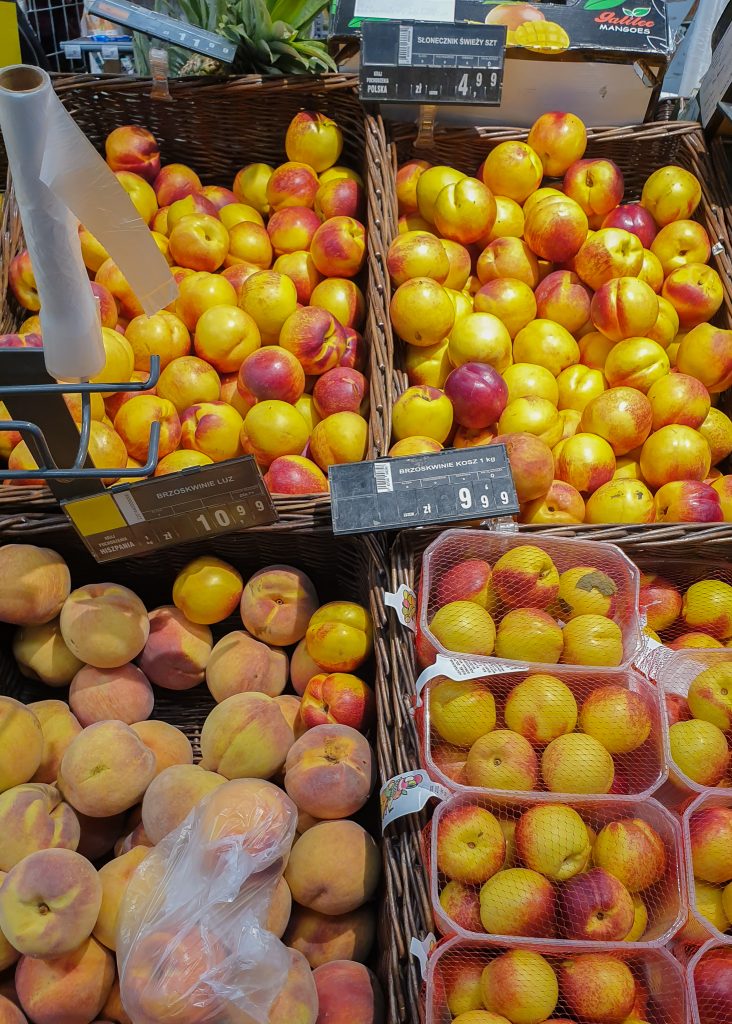 Grocery cost in Poland - Fruits