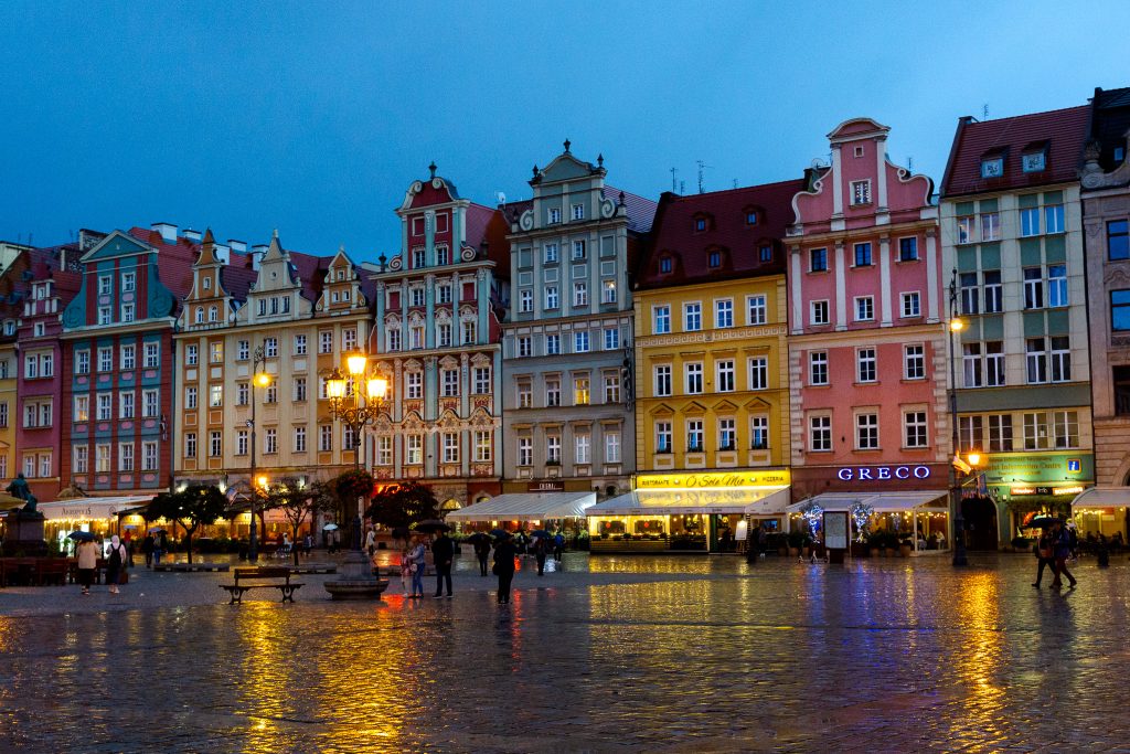 Best things to do and places to visit In Wroclaw - see main square at night