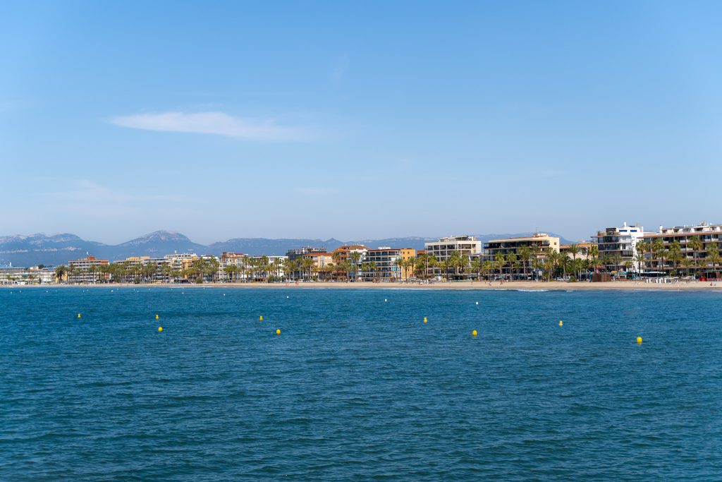 Views over Playa de Ponent from Port de Salou