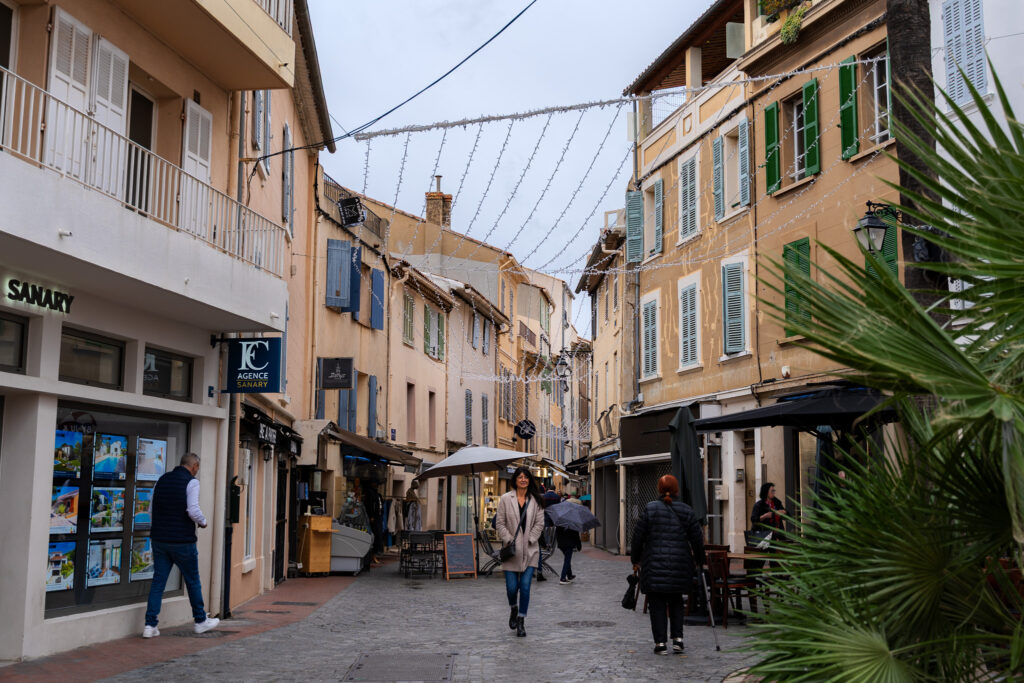 Sanary-sur-Mer Colorful Old Town Streets