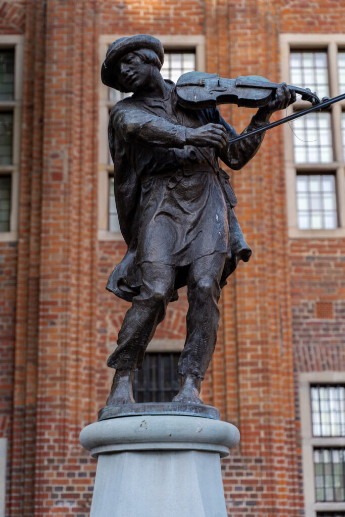 Rafter's Monument in Torun Old Town Square