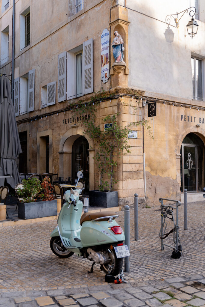 How to get to Aix en Provence France