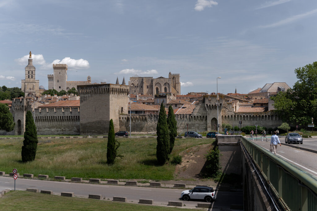 How to get to Avignon France