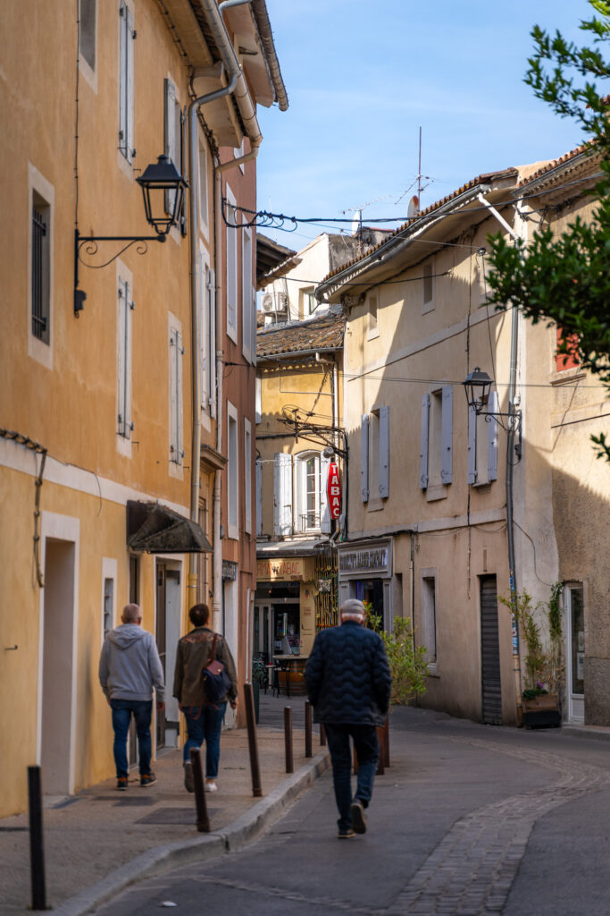 Exploring L’Isle-sur-la-Sorgue Historic Colorful Centre