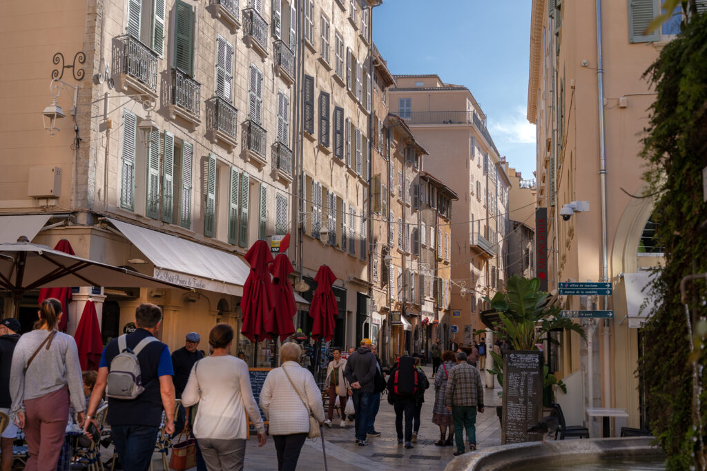 Exploring beautiful Toulon Old Town