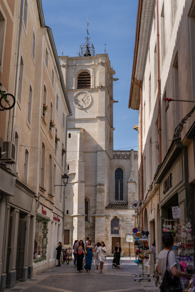 L’Isle-sur-la-Sorgue Old Town and a church