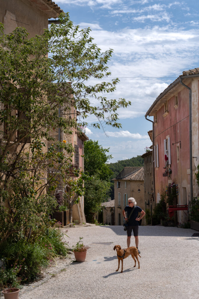 Exploring Oppede-le-Vieux medieval village
