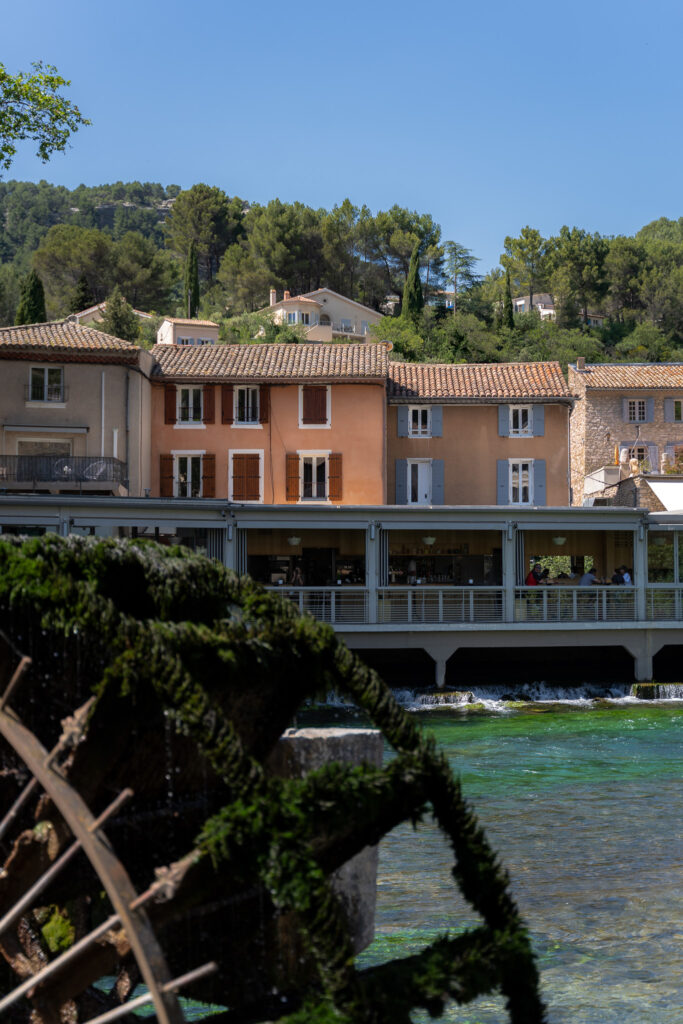 Strolling around Fontaine de Vaucluse Village