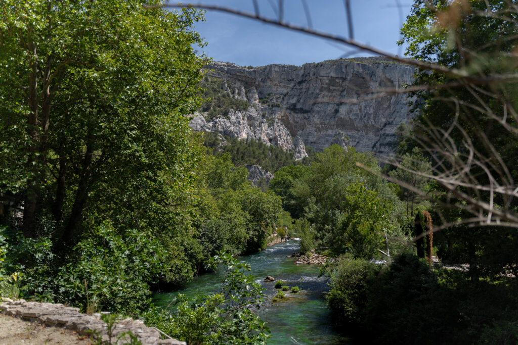 Walking to Source of the Sorgue in Fontaine de Vaucluse