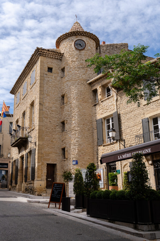 Exploring Chateauneuf du Pape village