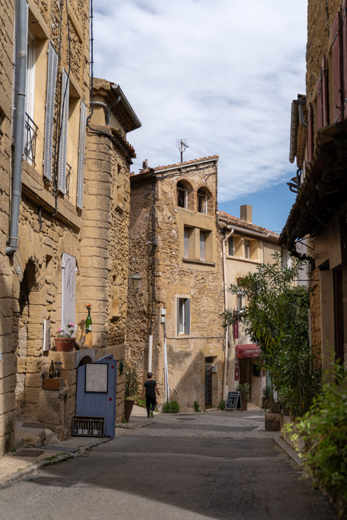 Strolling around Chateauneuf du Pape historic streets