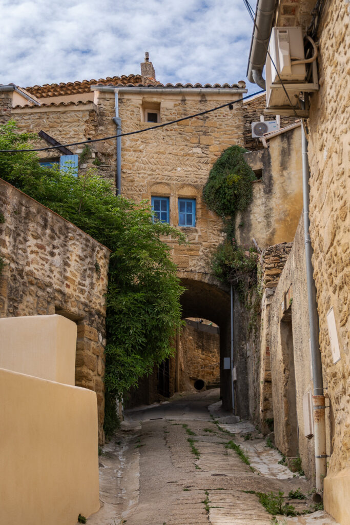 Strolling around Chateauneuf du Pape stone streets