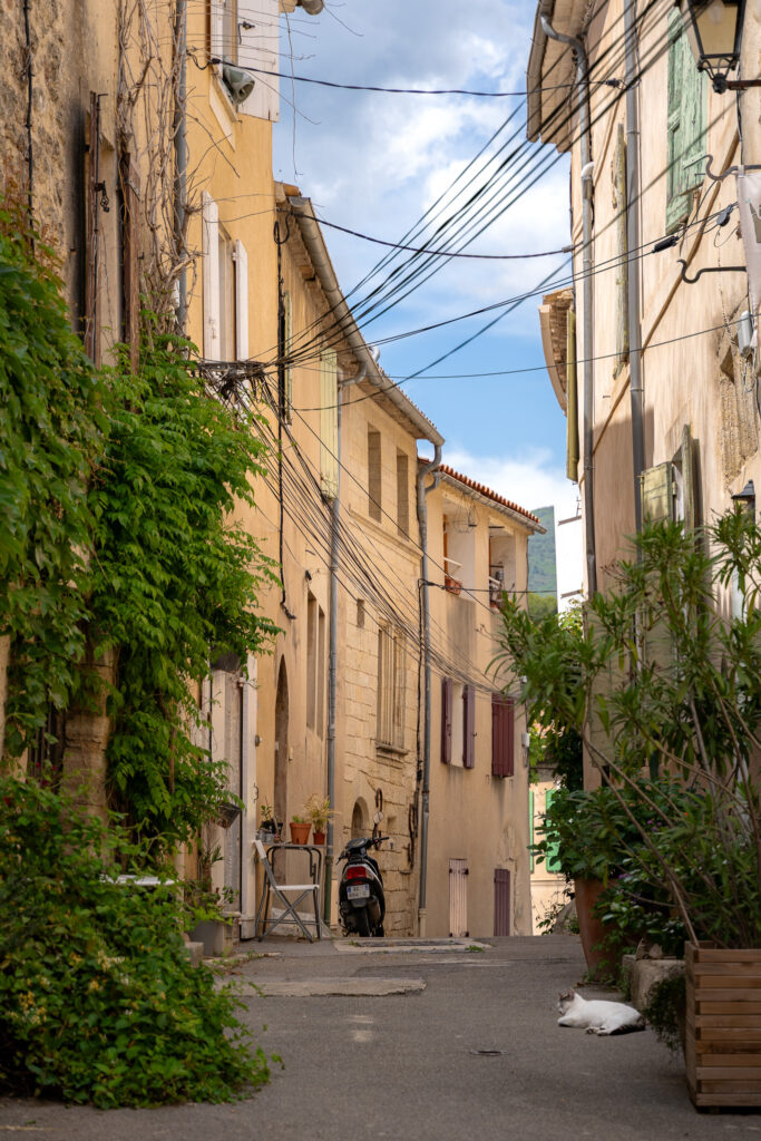 Things To Do In Cucuron - Exploring village streets