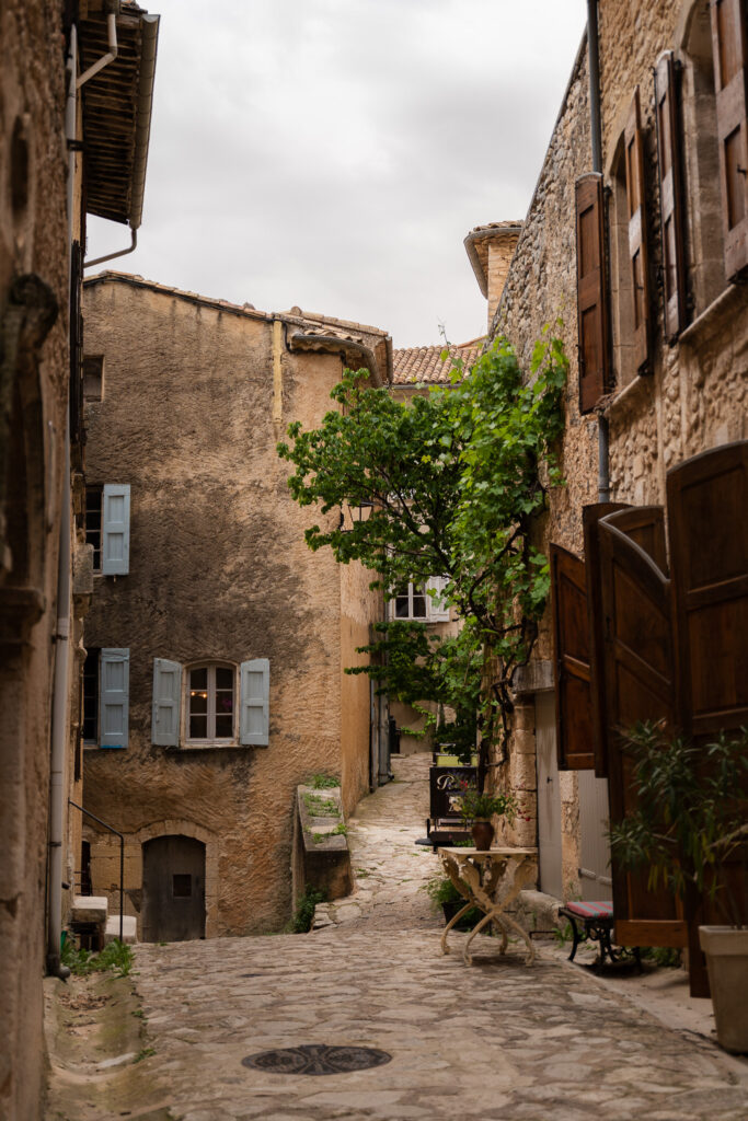 Exploring Simiane la Rotonde village streets