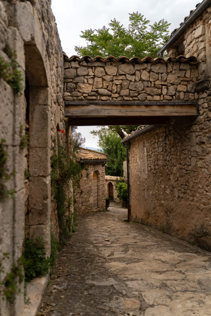 Simiane la Rotonde medieval street