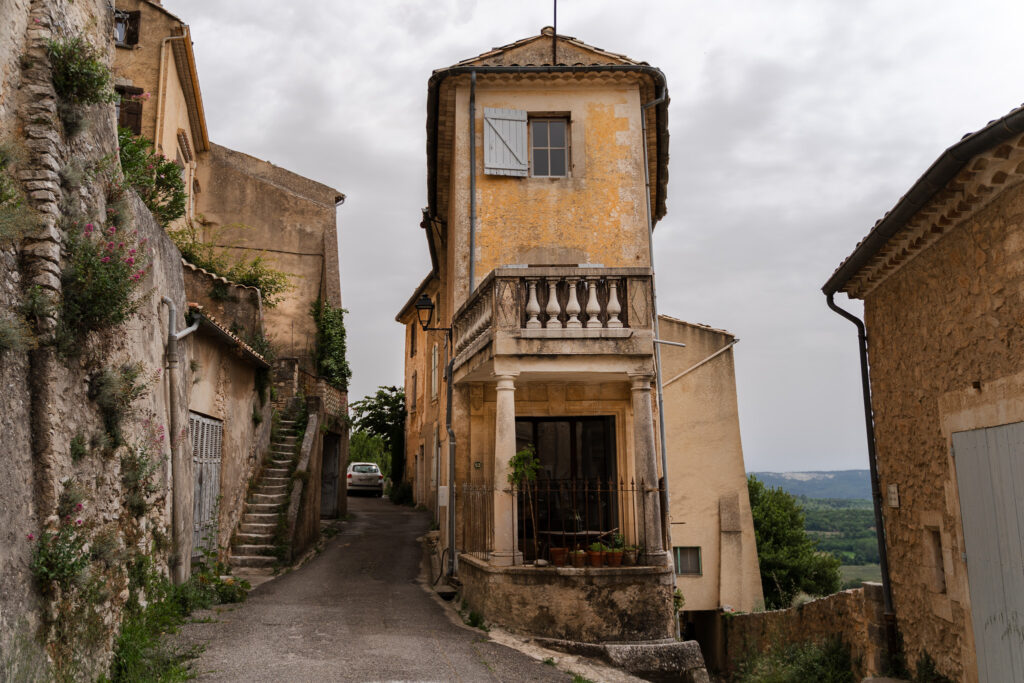 Travel Guide To Simiane-la-Rotonde France