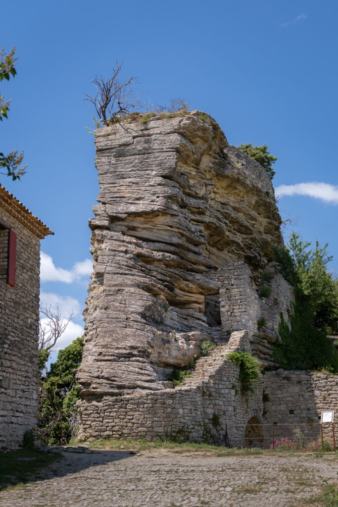 Rocher de Bellevue in Saignon France