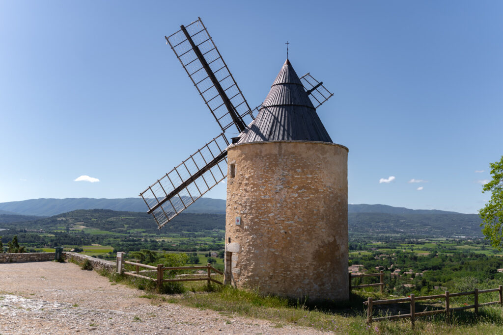 Saint Saturnin Windmills and stunning Provence views