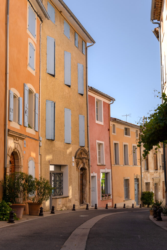 Saint Saturnin les Apt village streets