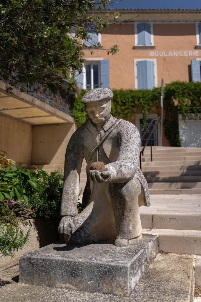 Sculpture on Place Gambetta in Saint Saturnin